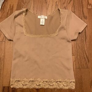 selling a tan shirt from the brand Planet Gold in size M